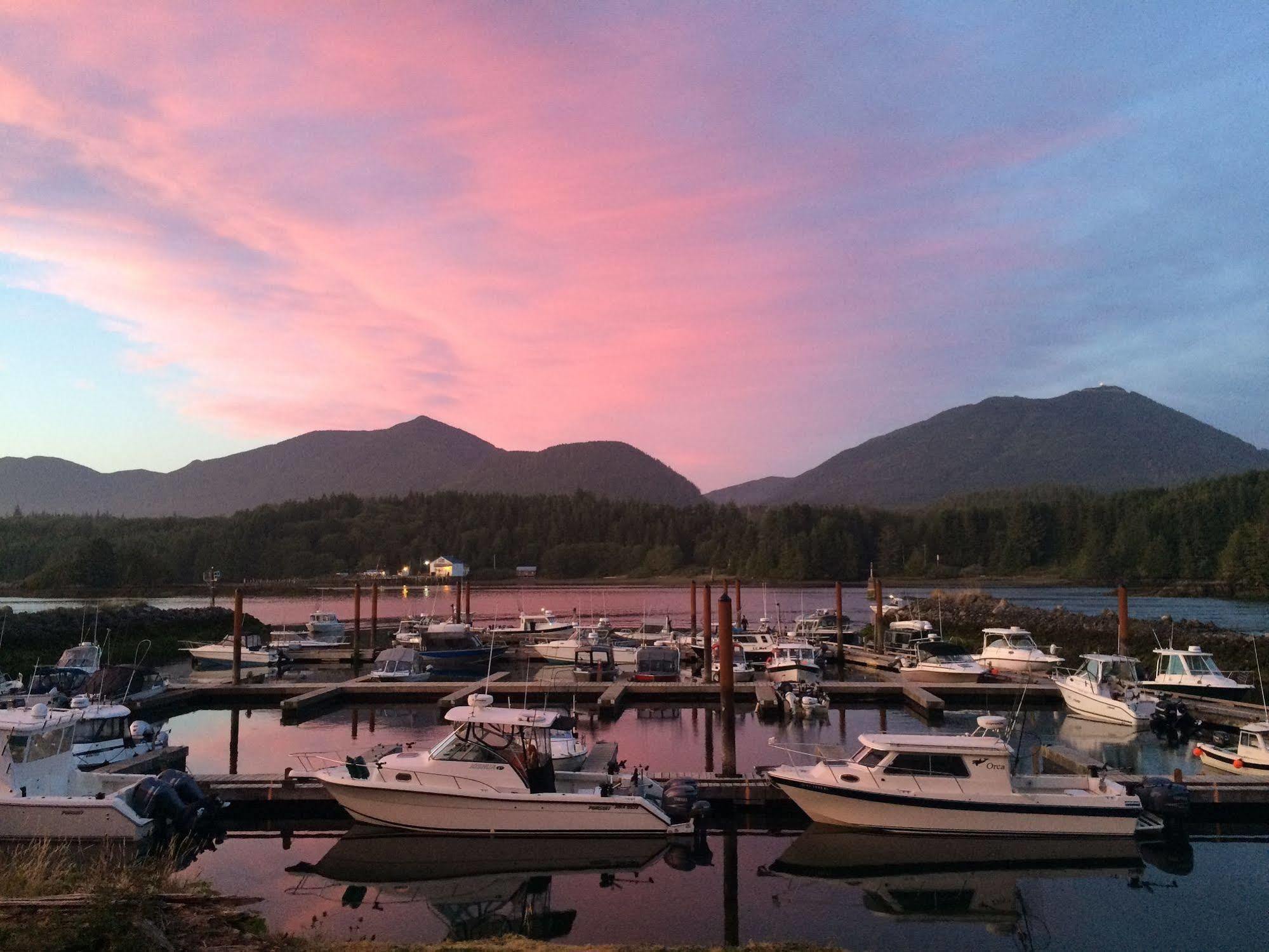 Island West Resort Ucluelet Esterno foto