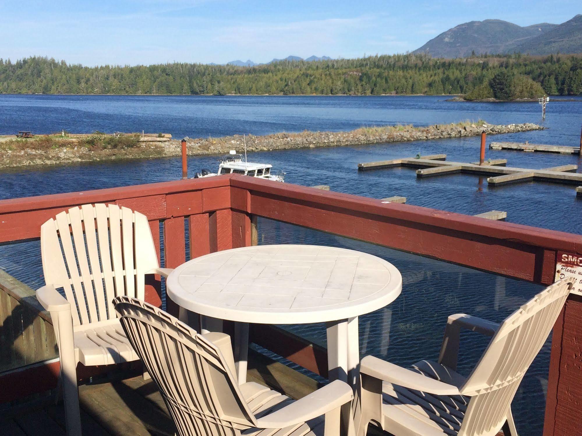 Island West Resort Ucluelet Esterno foto