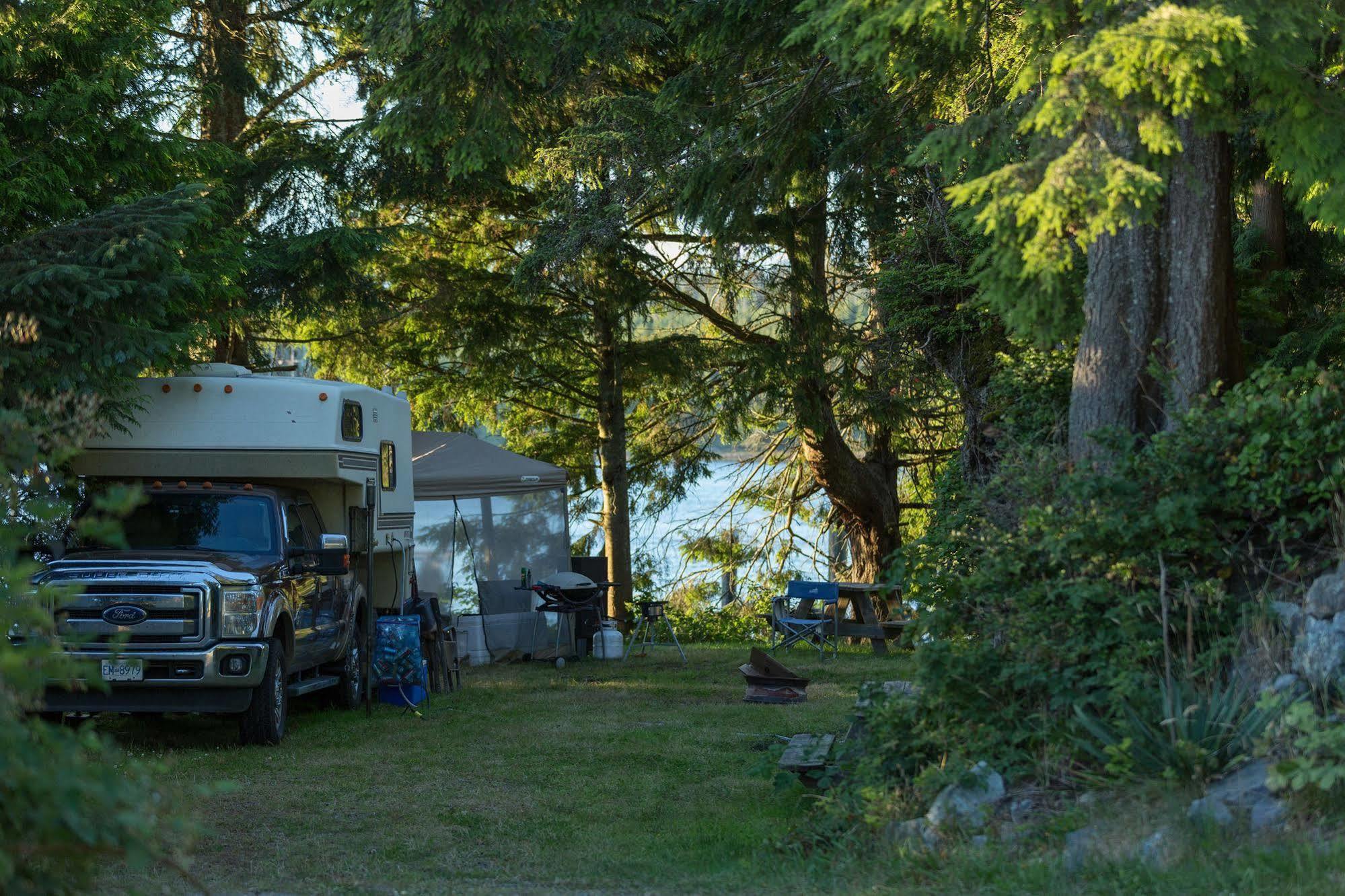 Island West Resort Ucluelet Esterno foto