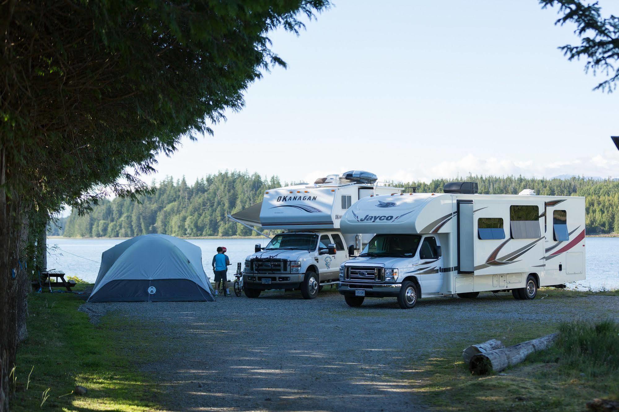 Island West Resort Ucluelet Esterno foto