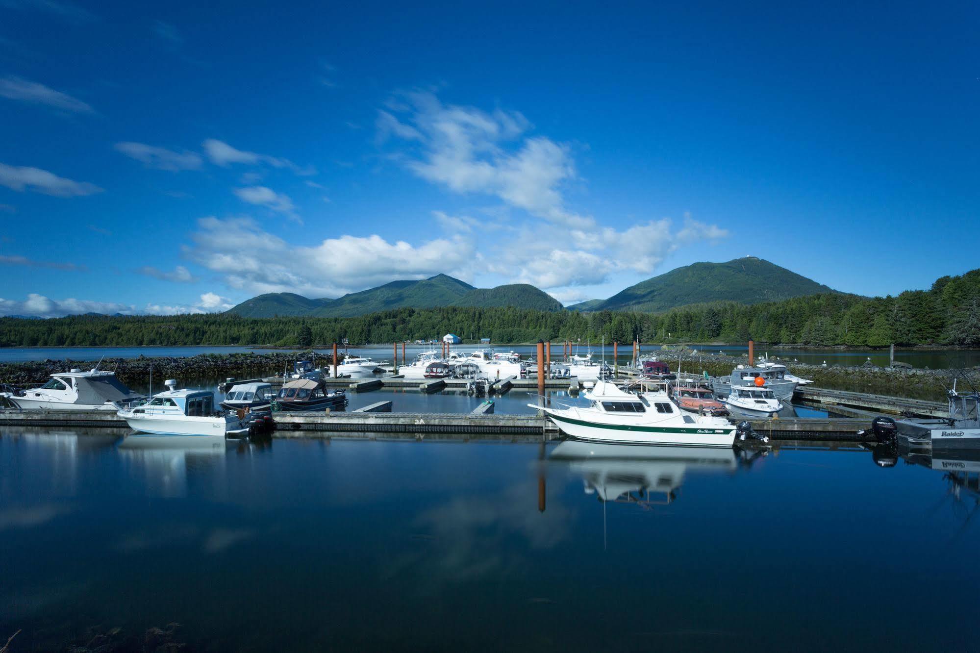 Island West Resort Ucluelet Esterno foto