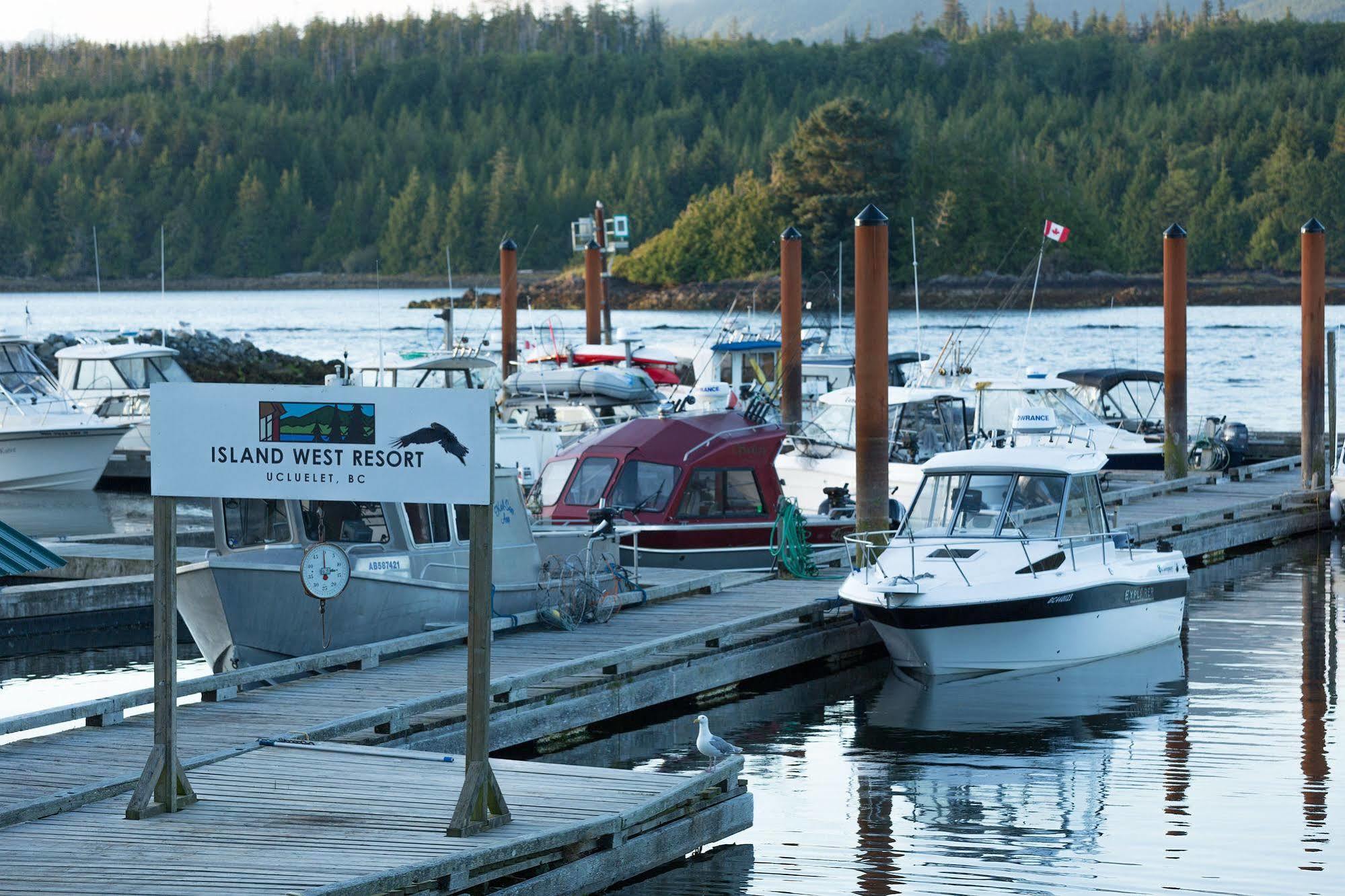 Island West Resort Ucluelet Esterno foto